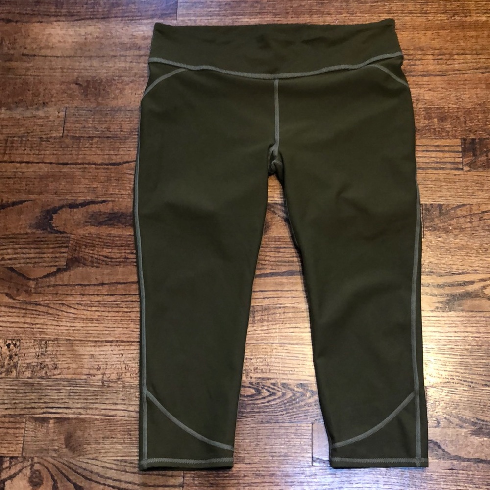 Fila athletic Capris olive drab green, women’s lg